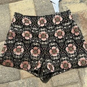 Alice and Olivia shorts size 4, never been worn new with tags